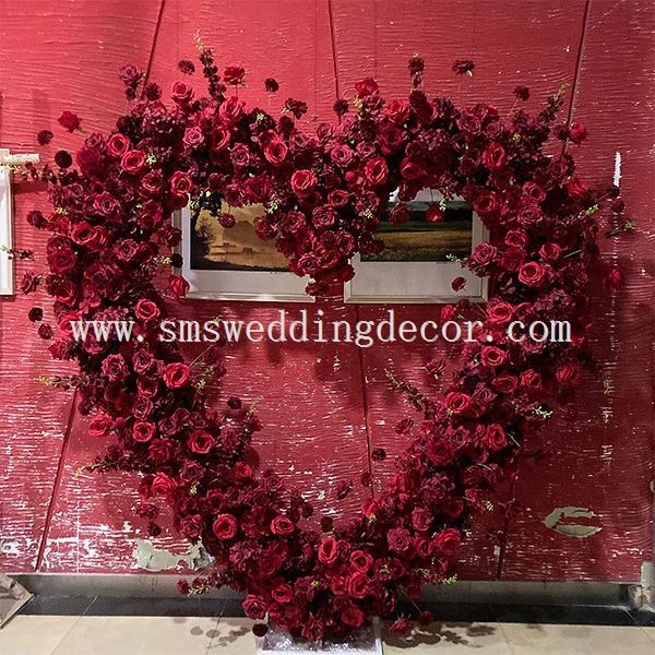 Arco Di Fiori A Forma Di Cuore