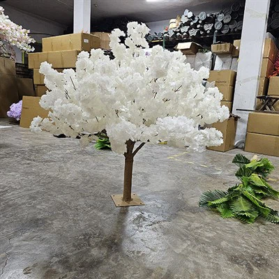 Decorazione dell'albero di fiori di ciliegio finto