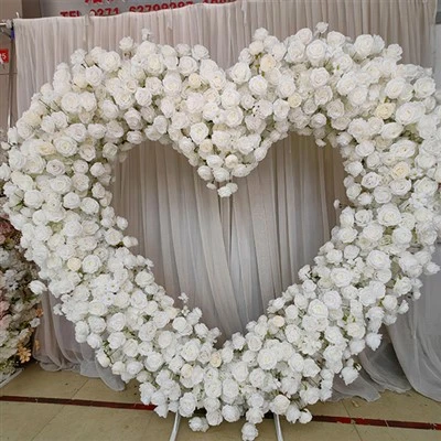 Arco floreale del cuore